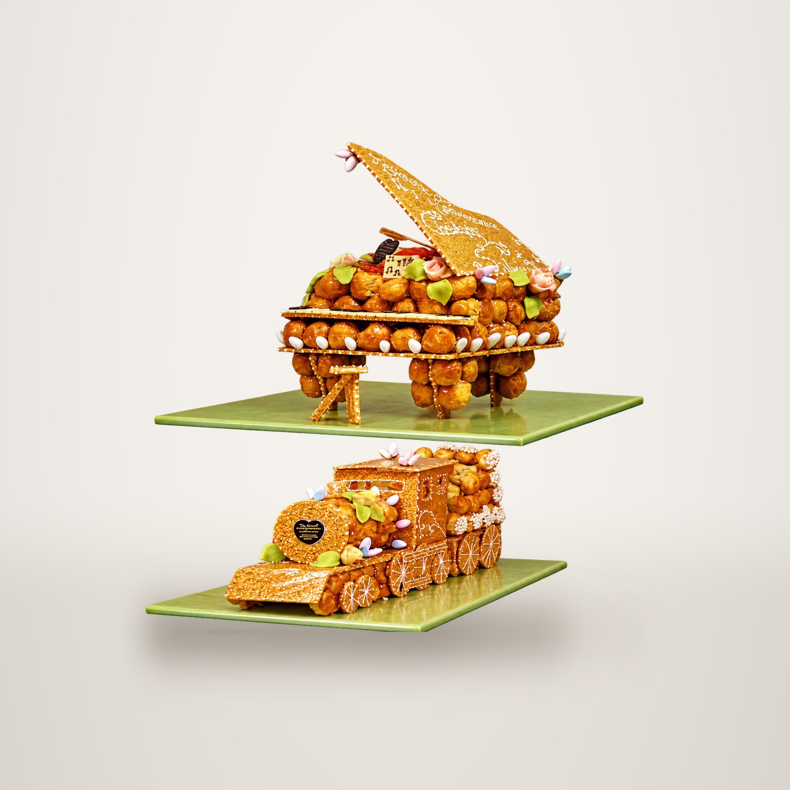 Deux photos de pièces montées en choux caramélisés décorées de dragées, l'une en forme de piano à queue, l'autre en forme de locomotive.